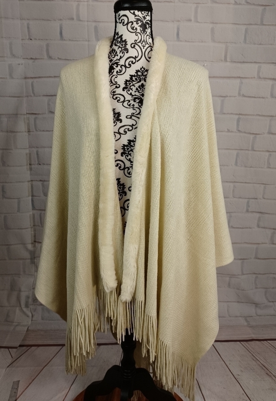 Cejon women's fringed one size fits most draping shawl faux fur trim Clo1